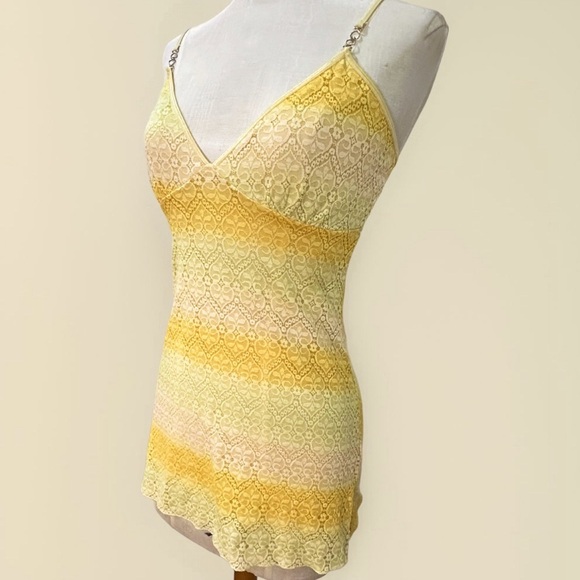 2002 Victoria’s Secret Lace Slip with Built-in Top Coverage - Small - Picture 7 of 7